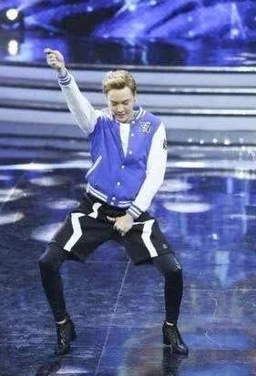 男星穿上高跟鞋，鹿晗毫无违和感，而他成了永远也看不到的痛