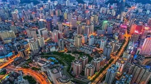 中国GDP垫底的二线城市，竟投资百亿修地铁，网友：真敢花