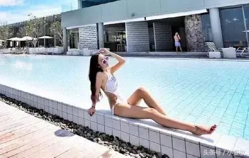 夏末,小姐姐身穿唯美泳衣,给你不一样的清凉夏日!