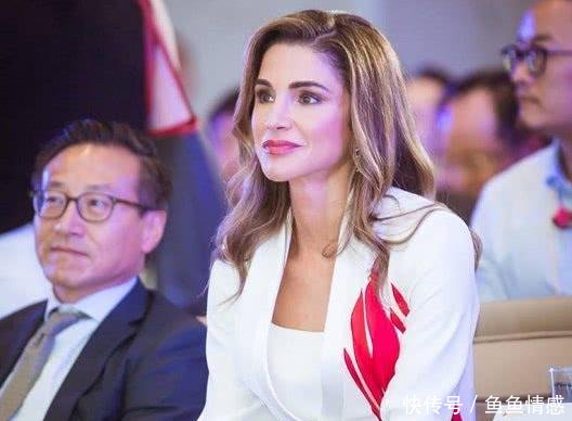 约旦王后到访杭州，两套衣服尽显高贵优雅，与马云一起看锦鲤