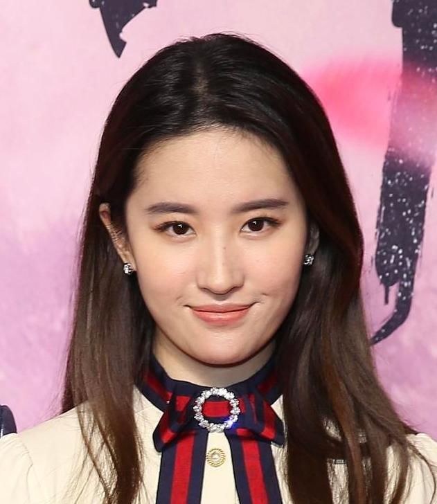  「女生」女生最常见的4大脸型，前2个美人脸，后2个难看又显老