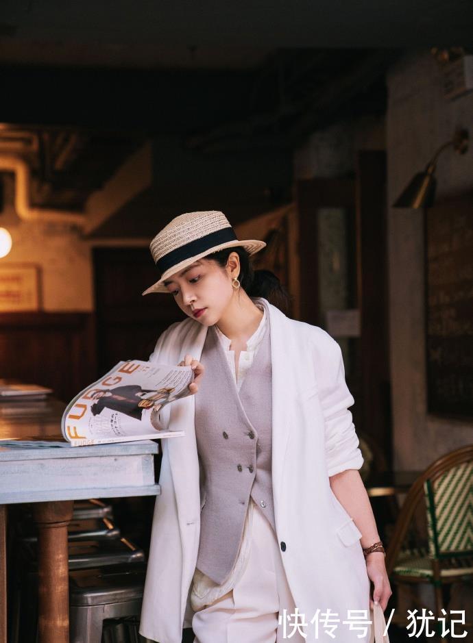 女神博主:夏日如何穿出高级感,西服、衬衫、牛仔裤都能做到,得这样搭才行