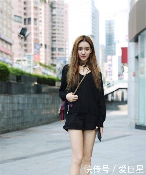  『尽显』时尚靓丽的美女街拍：潮流的美女，尽显婀娜多姿的美