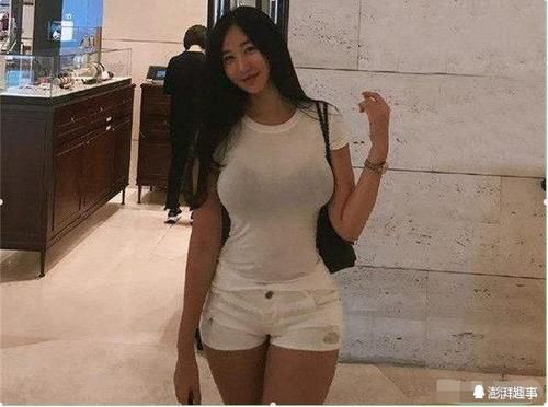 身材微胖的牛仔裤美女,腰粗,腿粗也不怕,紧绷的身姿更有质感!