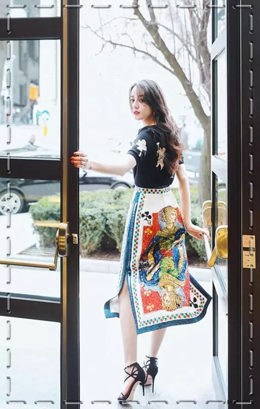 迪丽热巴也是“照骗”？离开PS玉臂变麒麟臂，网友：反差太大了