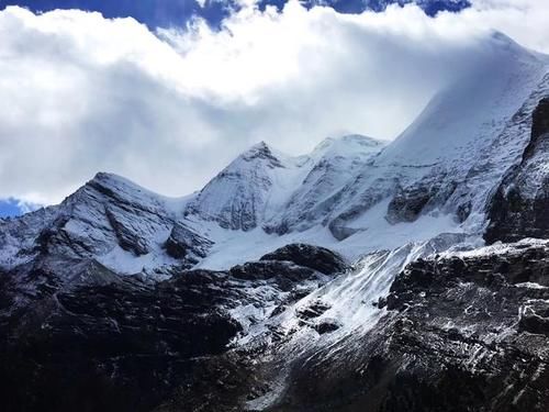 最美的情话不是要和你慢慢变老，而是我要带你去一次稻城亚丁