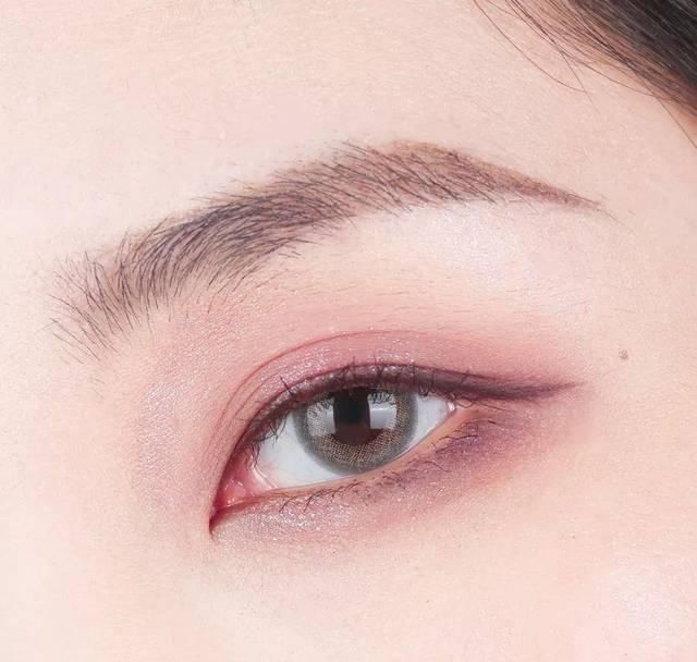  显眼■爆款眼影｜这些香芋紫盘上眼绝美且不显眼肿！