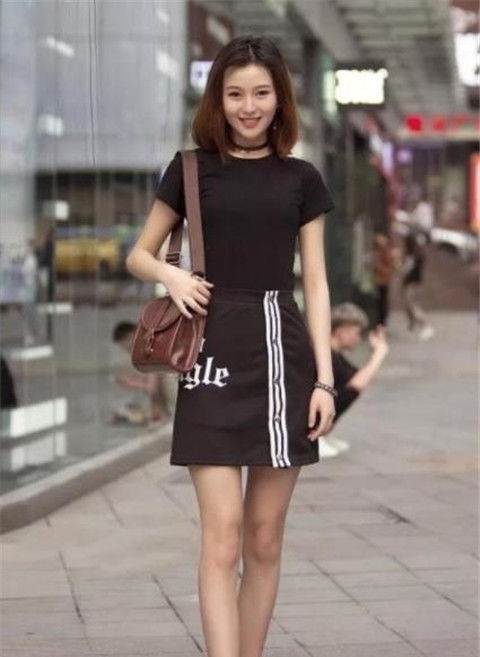  有型：个性时尚的美女街拍：身材高挑有型的美女，让人看了又看