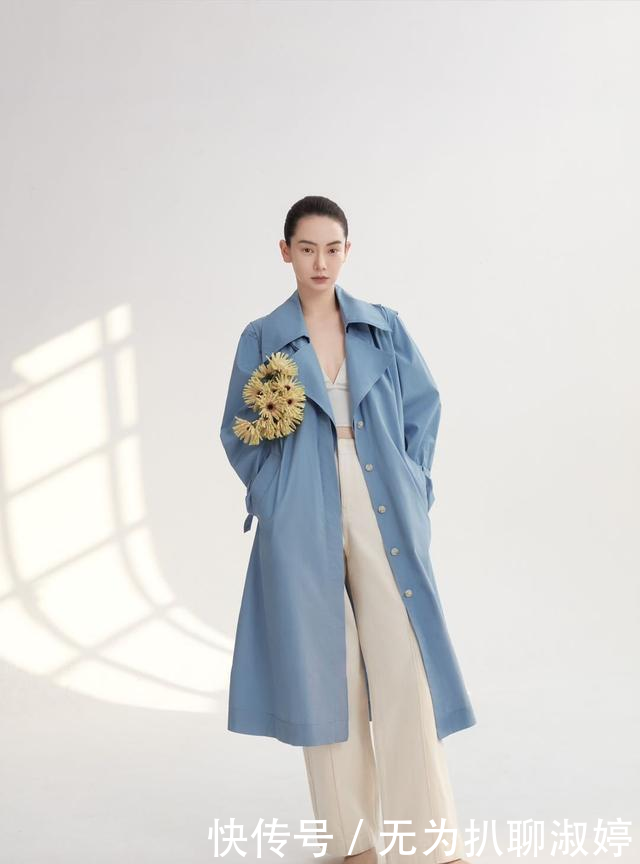  『红色』贝克汉姆的小女儿长大了！穿玫红色风衣高级又时髦，被宠得真幸福