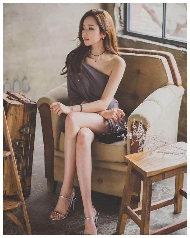 清纯美女娇俏、妩媚、性感、高雅稳重，韵味感十足!