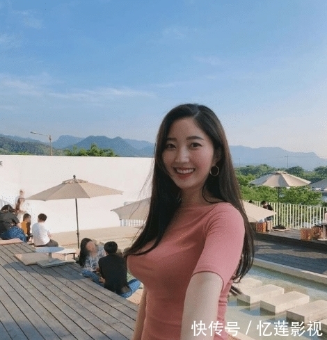 实力|真正的好身材驾车的时候就能看出来,美女一看就是有实力的人