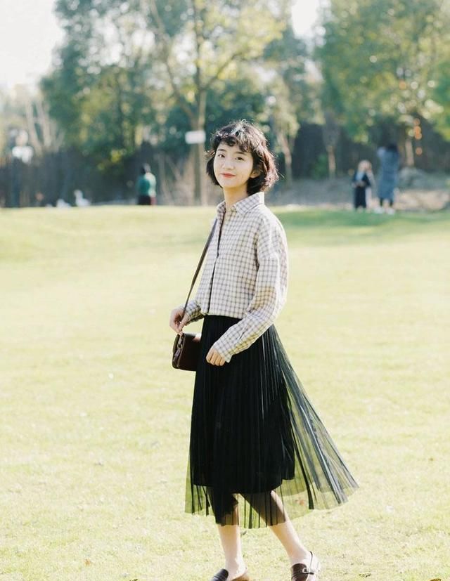 超级爱穿@“A字裙”要让位了,今春最红的是“仙女裙”,匹配靴子美翻了!