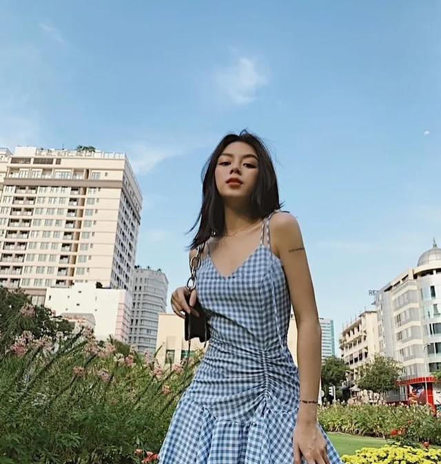 『款式的裙子』小个子女孩裙子别乱穿,这3条裙子,穿上马上增高5厘米