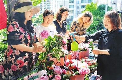  『插花』插花扮靓国际社区
