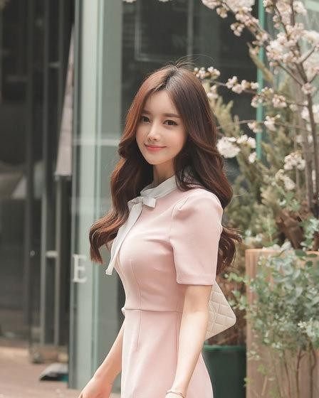 夏天到了！怦然心动，街拍很养眼美女！