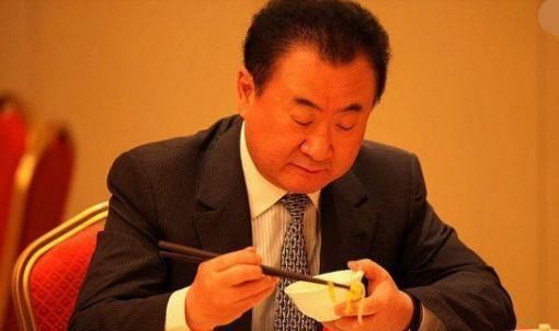 看王健林的老照片，真让人敬佩！网友：成功绝非偶然