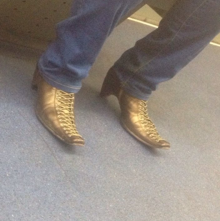 这些穿着，看了后只想说:够奇葩，够另类