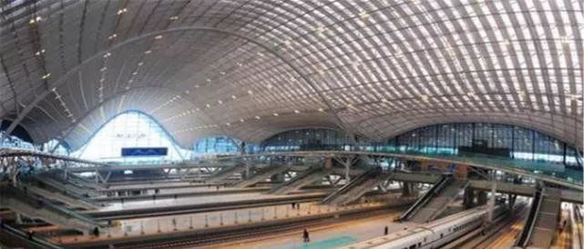 中国唯一有16座高铁站的城市，力压北京、上海，却不是一线城市