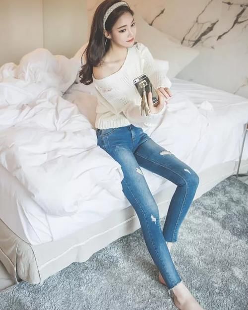 「 线条」满足了美女对腿部线条美感的需求，美不容忽视！，秋季紧身牛仔裤