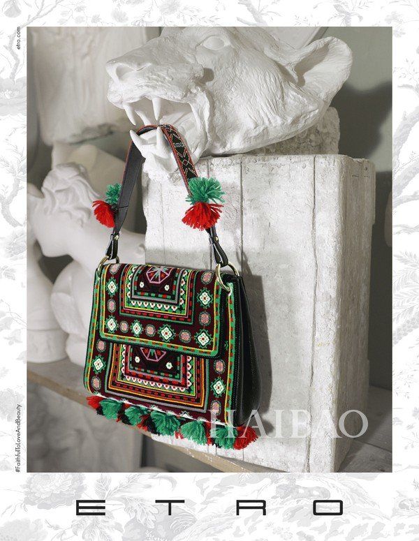 艾绰  2018秋冬系列广告大片，由中国超模奚梦瑶、纪凌尘领衔演绎