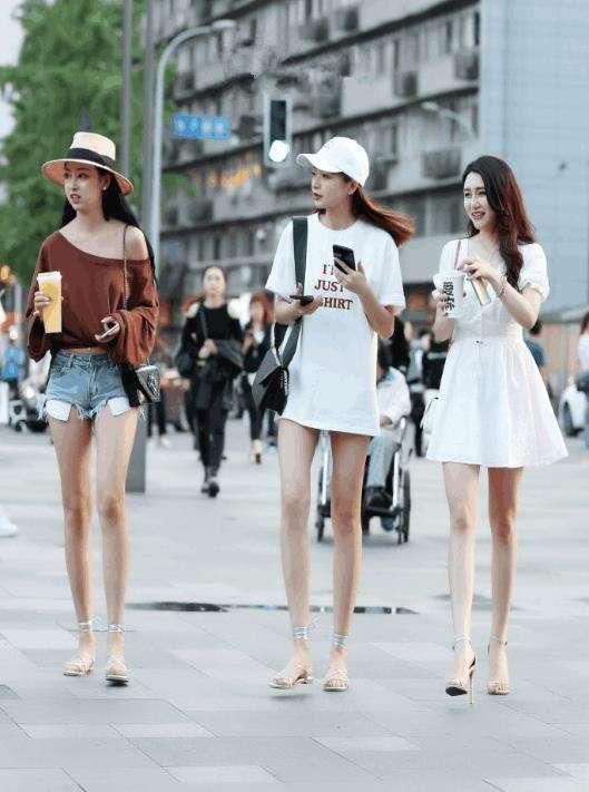 成都街拍: 时尚穿搭的美女最吸睛, 图4就是宅男的福利!