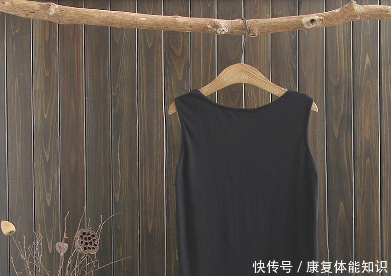 贴心：今年流行这几款背心，外穿时尚美观，内搭贴心舒适