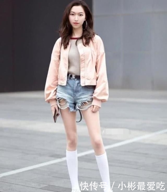  『打电话』街拍打电话的美女小姐姐，你们喜欢煲电话粥吗