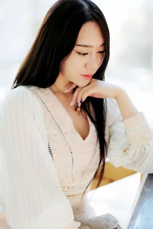 药店不起眼乳膏突然火了,全是维生素,用了7次白的灯泡一样发光