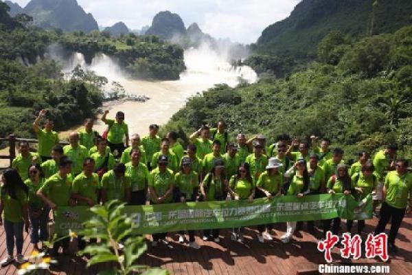 中国—东盟国际汽车拉力赛穿越广西沿边公路