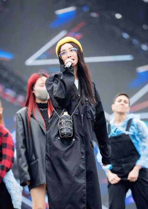  「帽子的搭配」帽子的五种搭配术，每一款都是服装搭配的点睛之笔，这样戴准没错