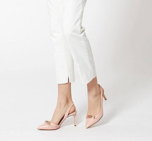 夏日露脚甜美不失气质,包头高跟鞋打造公主般甜美感