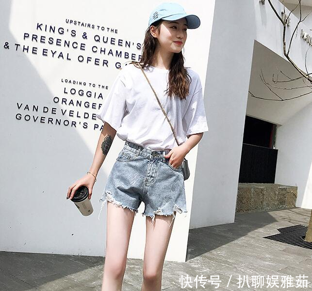 『减龄』穿长裤太热了,看我小姨身上穿的牛仔短裤,减龄又显女人味