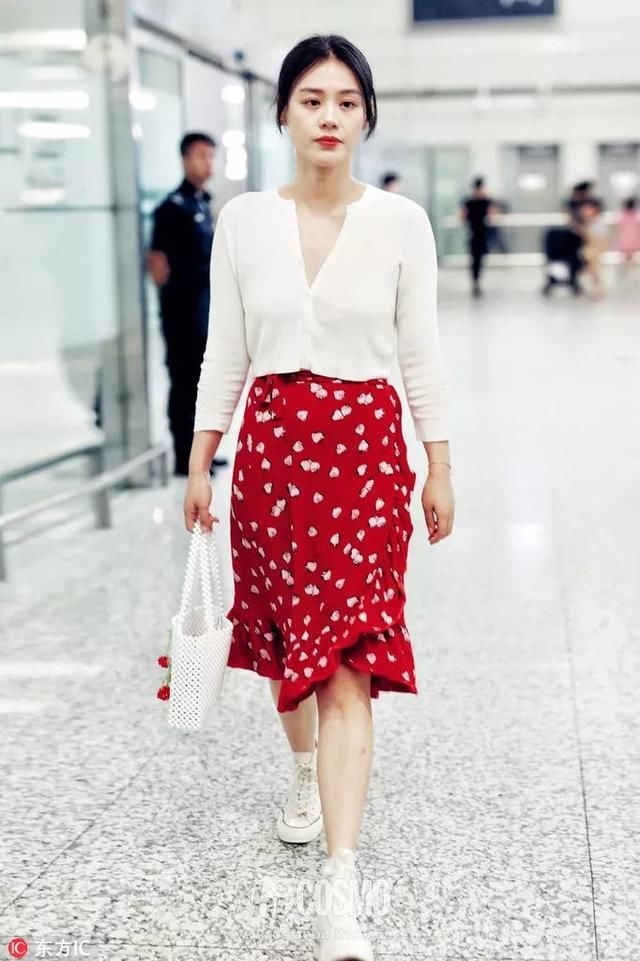 穿上白色高跟鞋的马思纯一定更美！