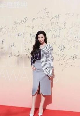  『格子』范爷愈来愈高姿态，穿亮片格子图案西装配线长卷发，超大型太阳眼镜气质A爆