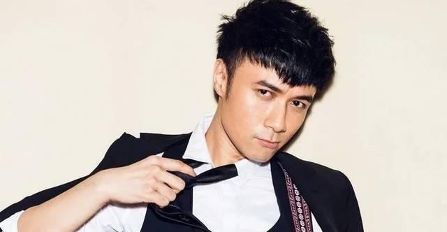 小说集:成名29年,与助手娶妻生子...小说集里的小故事如愿以偿了!