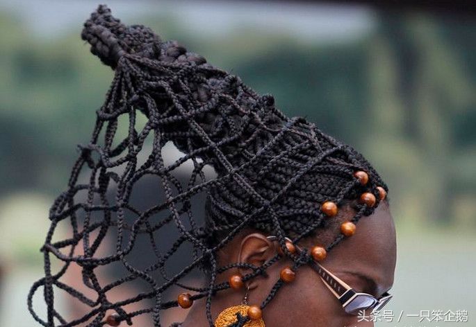 直击 非洲人喜欢的发型，有的可以管四五个月