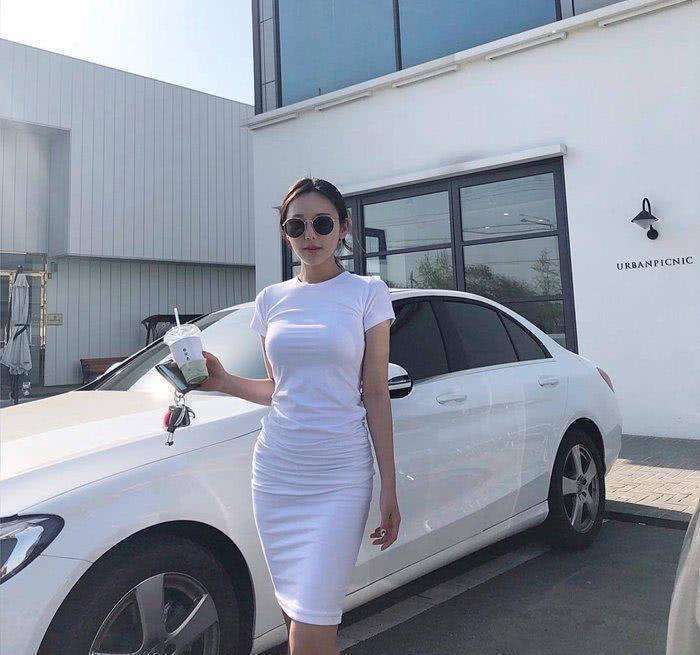 街拍：身材出众的女生, 走到哪都是焦点, 她们的魅力令人陶醉