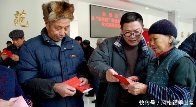 父亲在厂子工作满30年，距离退休不到5年，可以申请提前退休吗？
