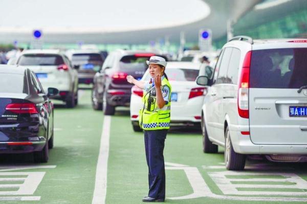 送客车辆限时七分钟通过 T3航站楼出发层前拥堵变畅通