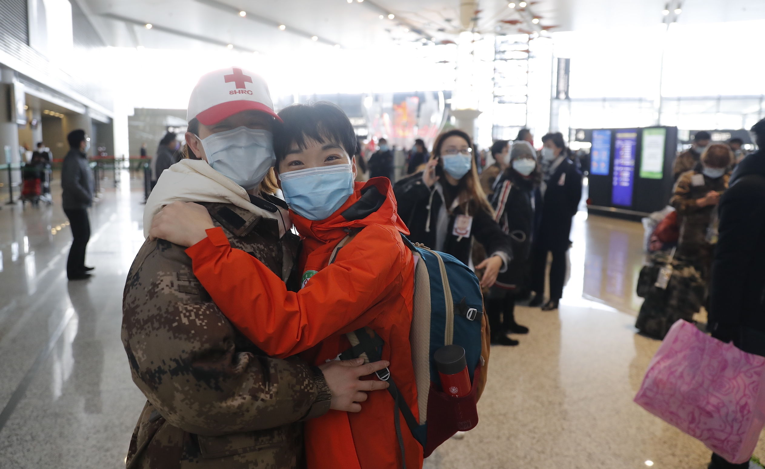  「振奋人心」上海又一批医疗队出发支援湖北 这些画面让人泪目又