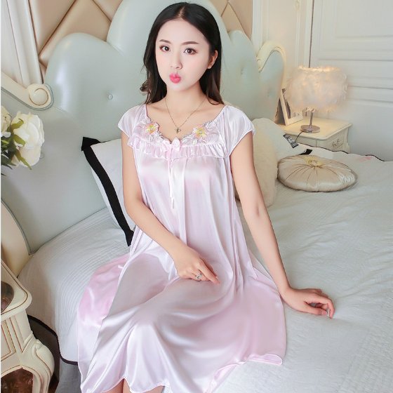 真丝睡裙给女人最美的睡眠体验