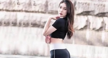  『美女』甜蜜动人的打底裤美女，秀出纤细腰身，特别有魅力！