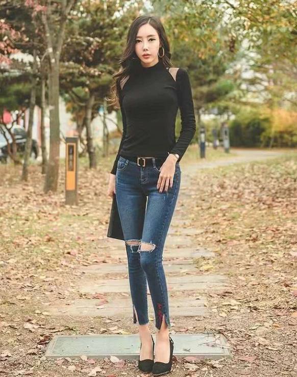 紧身裤释放的魅力让你臣服，散发出清新甜美的气息！