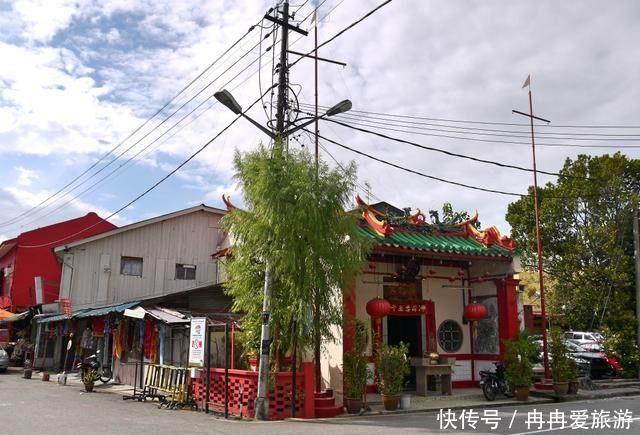 一个名字比中国还要中国的外国城市, 因一道海峡举世闻名！