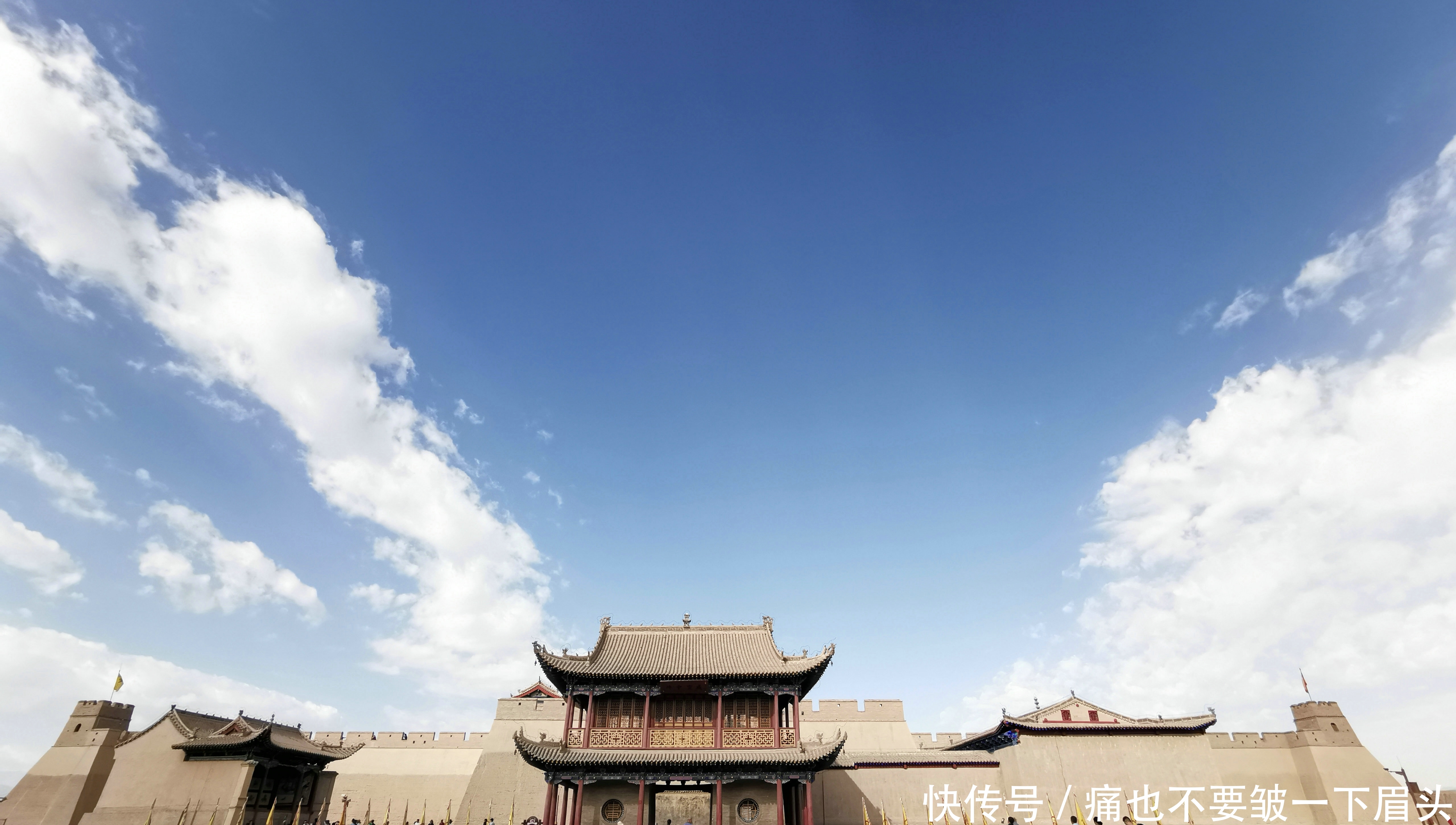 嘉峪关上的秋日瞭望