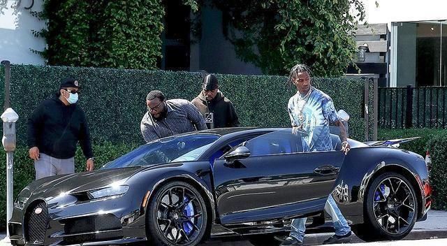  『斯科特』凯莉·詹纳送布加迪豪车为男友庆生，价值300万美元出手阔绰