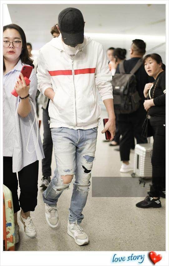 看了罗晋的穿着打扮，再看看唐嫣的穿着打扮，网友:配一脸