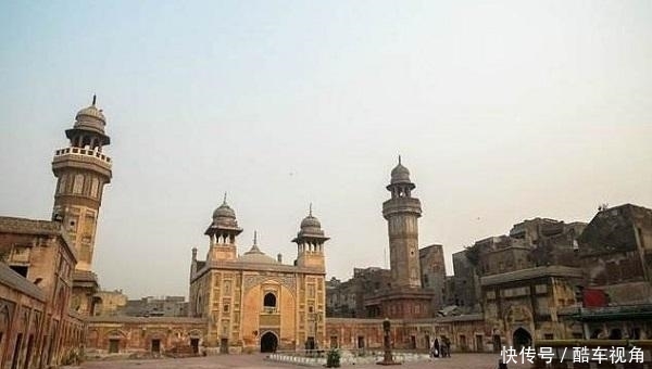 人民币10000元换16万卢比，在巴基斯坦能干什么，巴铁姑娘告诉你