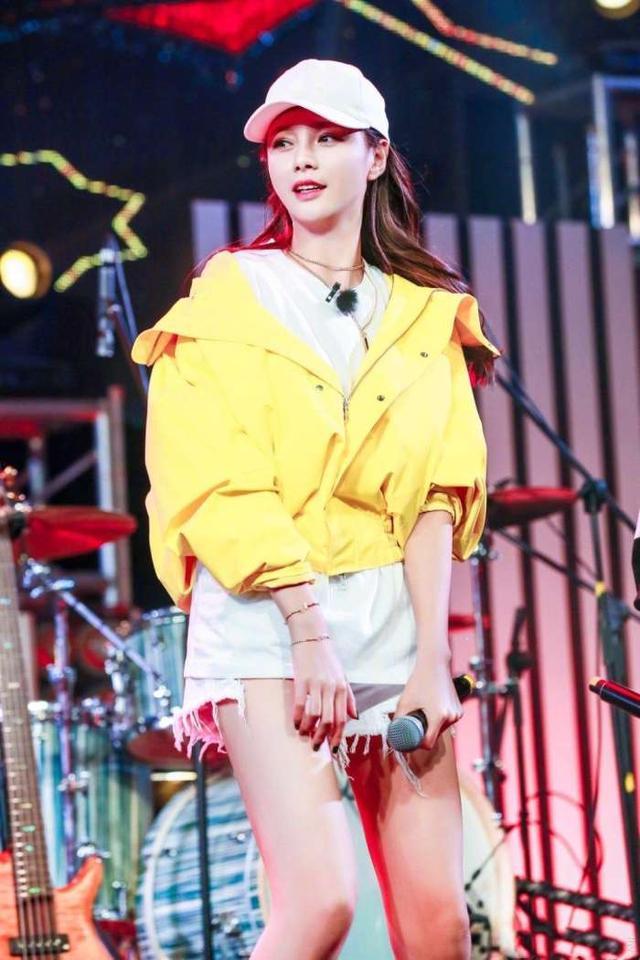 这还是沈梦辰吗？面部僵硬变鹰钩鼻，网友：再怎么整也做不了一姐