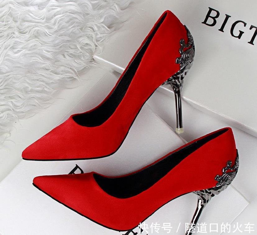 女人如果经济条件允许，建议穿这几款高跟鞋，显高不止十公分！